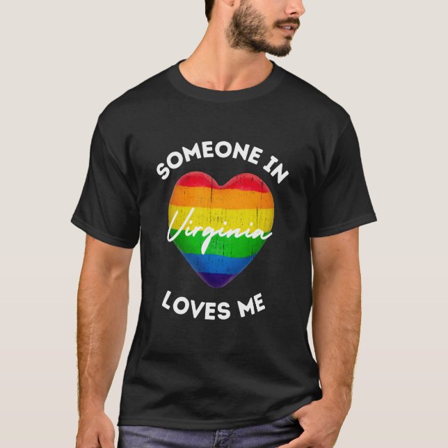 Camiseta Alguém na Virgínia me ama Gay Lover (Frente)