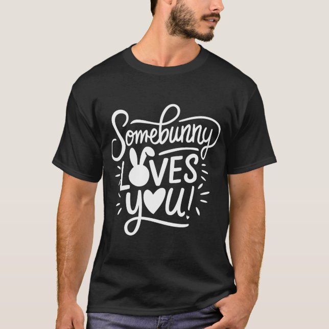 Camiseta Alguém Te Ama (Frente)