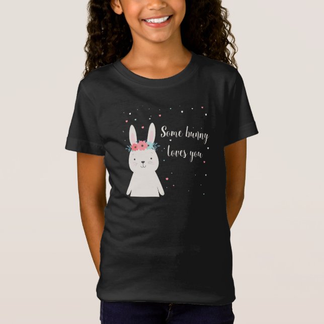 Camiseta Algum Coelhinho Ama Você (Frente)