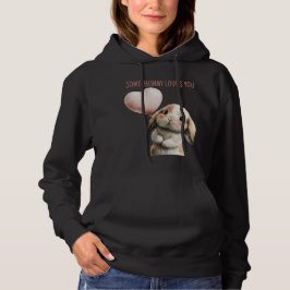 Camiseta Algum Coelhinho Ama Você com Balão de Coração