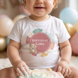 Camiseta Algum Coelhinho é uma Menina de Aniversário de Coe