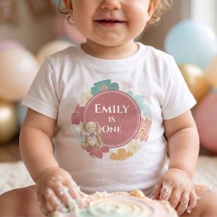 Camiseta Algum Coelhinho é uma Menina de Aniversário de Coe