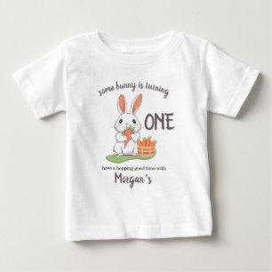Camiseta Algum Coelhinho Faz Um Meninos Meninas 1º Aniversá