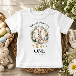 Camiseta Algum coelho de Páscoa está fazendo um 1º aniversá