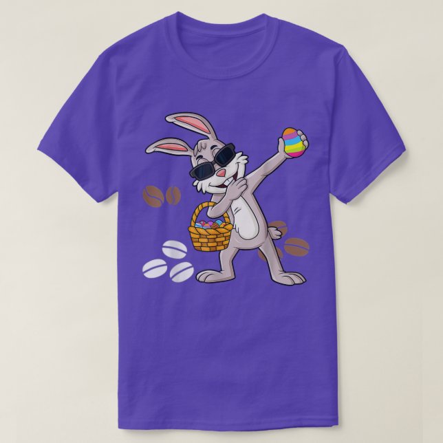Camiseta Algum Coelho Precisa De Café Engraçado Páscoa Coel (Frente do Design)