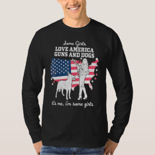 Camiseta Algumas Meninas Adoram A América Armas Cães - Mulh