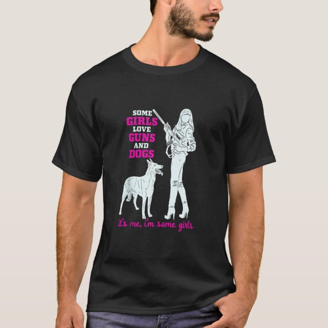 Camiseta Algumas Meninas Adoram Armas E Cachorros Engraçado (Frente)