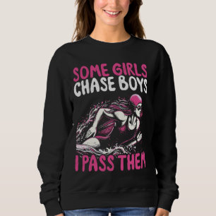 Camiseta Algumas Meninas Perseguem Meninos Que Eu Pago Nada