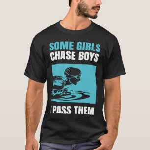 Camiseta Algumas Meninas Perseguem Rapazes Eu Passo Por Ele