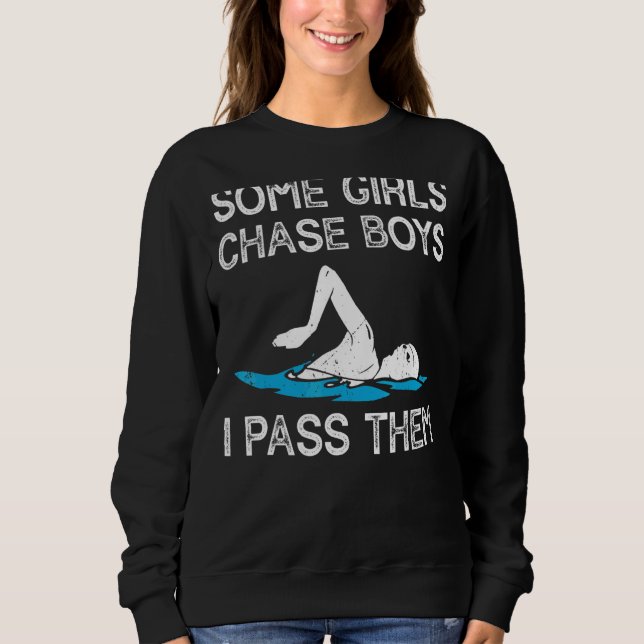 Camiseta Algumas Meninas Perseguem Rapazes Que Eu Pago Na E (Frente)