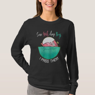 Camiseta Algumas Meninas Perseguem Rapazes Que Eu Pago Nada