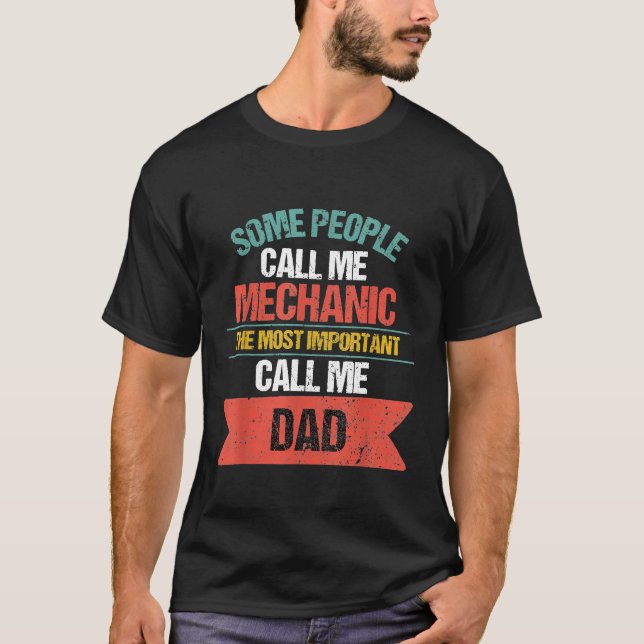 Camiseta Algumas Pessoas Me Chamam de Pai Mecânico Clássico (Frente)
