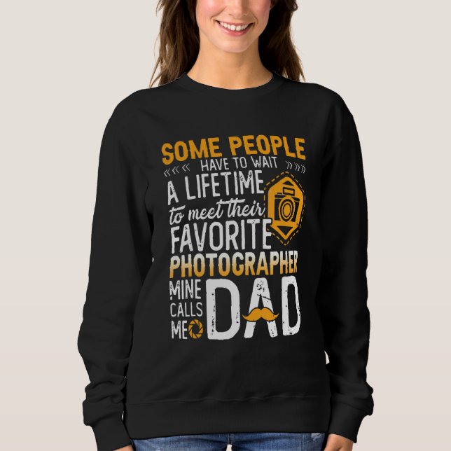 Camiseta Algumas Pessoas Têm De Esperar Para Conhecerem A F (Frente)