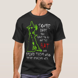 Camiseta Alguns Dias Você Tem Que Colocar A Bruxa Do Chapéu