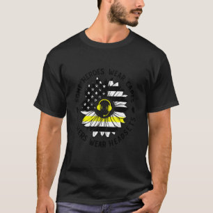 Camiseta Alguns Heróis Vestem Capes Outros Vestem Auscultad