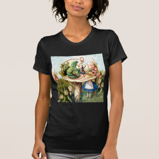 Camiseta Alice e a lagarta na Terra das Maravilhas