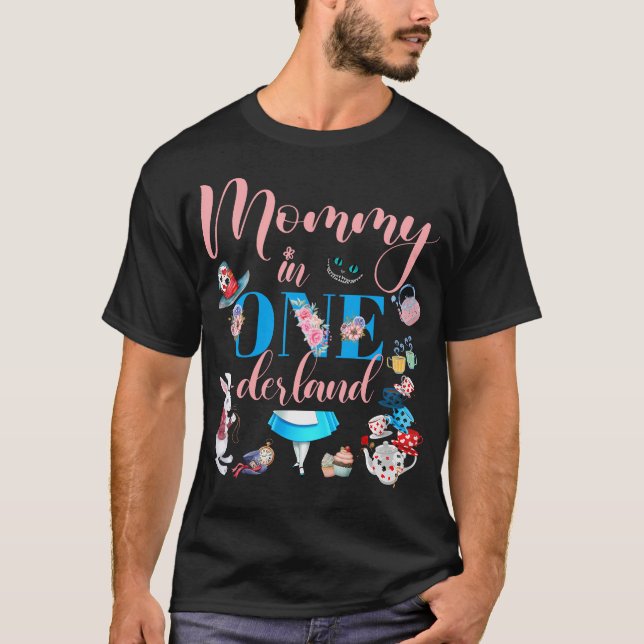 Camiseta Alice Na Mamãe Da Família De Onederland Do Anivers (Frente)