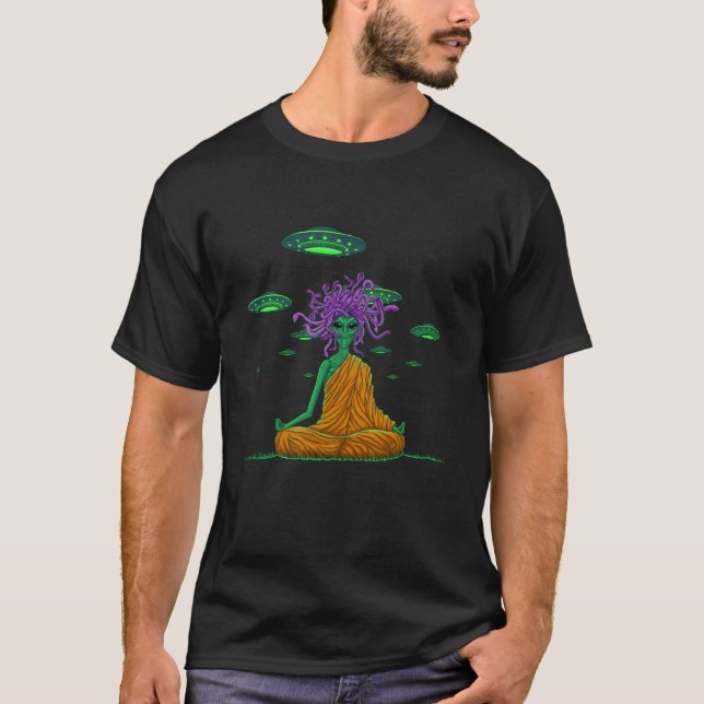 Camiseta Alien monk with UFO and snakes from a turban (Frente)