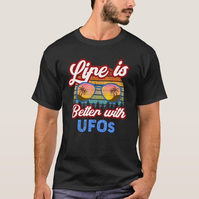 Camiseta Alien   With UFOs  Summer Saying (Frente)