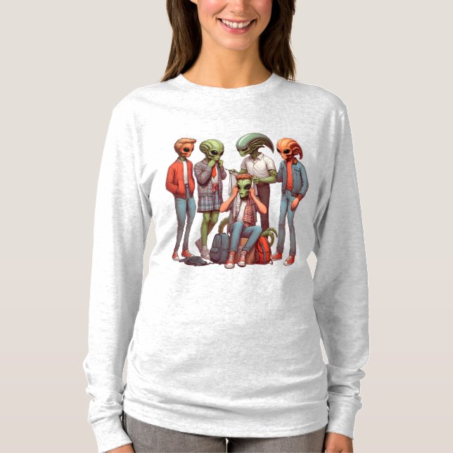 Camiseta Alienígena Campout: Aventura Cósmica Aguarda (Frente)