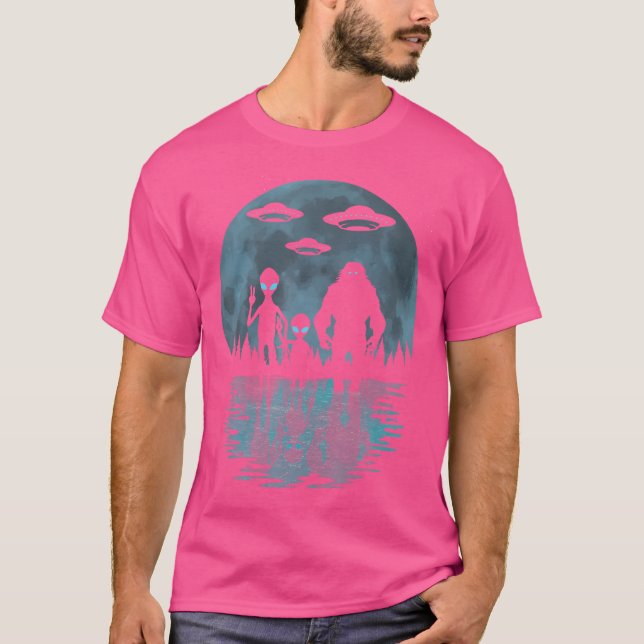 Camiseta Alienígena E Bigfoot Moon Sasquatch E Um (Frente)