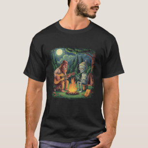 Camiseta Alienígena e Macaco Tocando Violão Fogueira