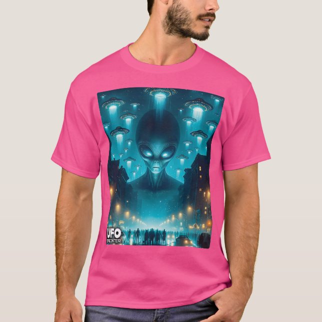 Camiseta Alienígena E Molhos Voadores Vigiando Você (Frente)