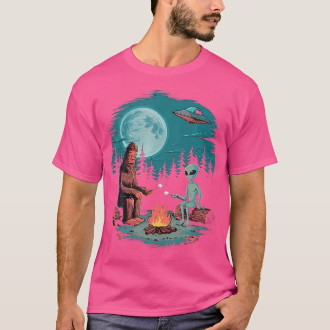 Camiseta Alienígena Engraçada E Bigfoot Campfire Moon Ufo A (Frente)