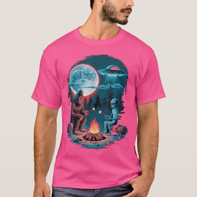 Camiseta Alienígena Engraçada E Pé Grande A Caminhar A Lua  (Frente)