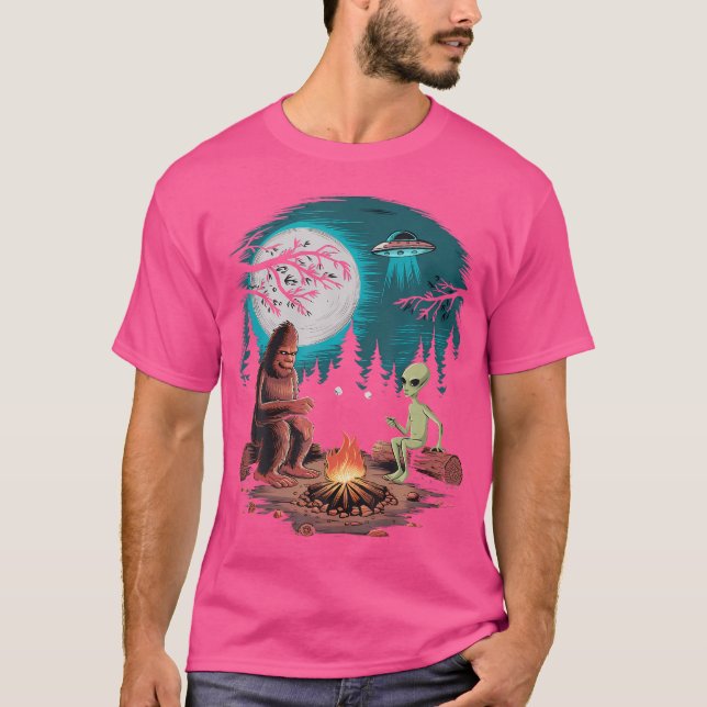 Camiseta Alienígena Engraçada E Pé Grande A Caminhar A Lua  (Frente)