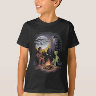 Camiseta Alienígena Engraçado E Pé Grande Caminhando Na Lua