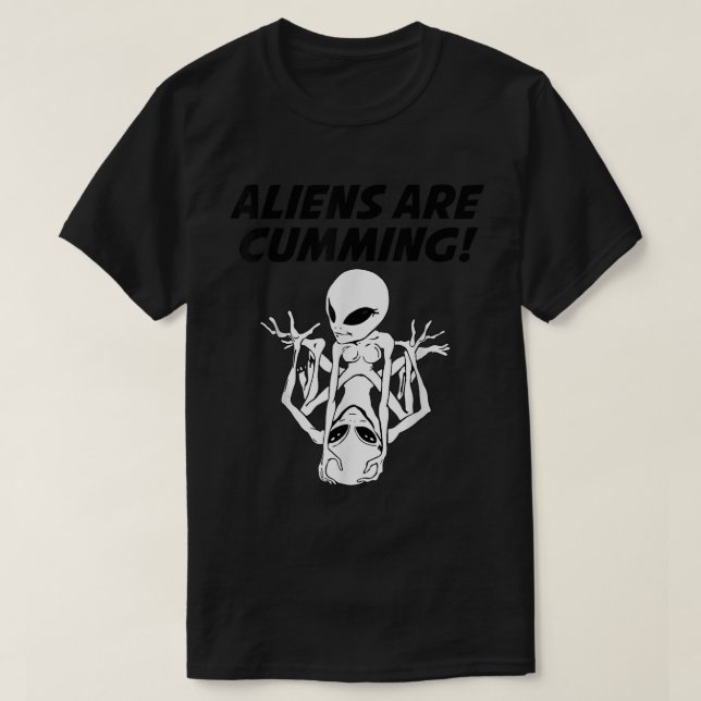 Camiseta Aliens Estão Cumprimindo Um Esqueleto Engraçado (Frente do Design)