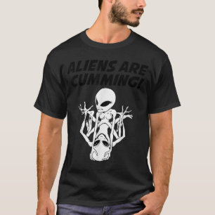 Camiseta Aliens Estão Cumprimindo Um Esqueleto Engraçado