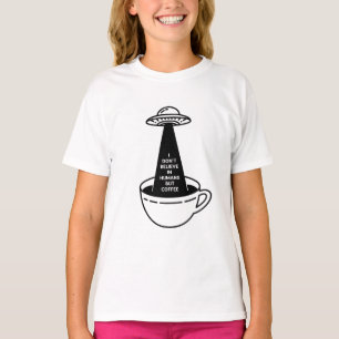 Camiseta Aliens precisam de café