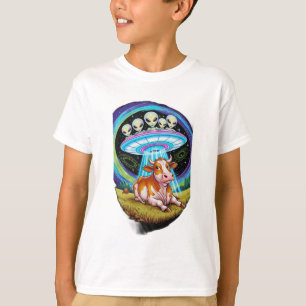 Camiseta Aliens raptando vacas, mas a vaca parece feliz ou