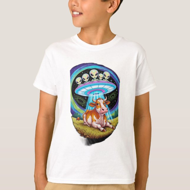 Camiseta Aliens raptando vacas, mas a vaca parece feliz ou (Frente)