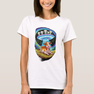 Camiseta Aliens raptando vacas, mas a vaca parece feliz ou
