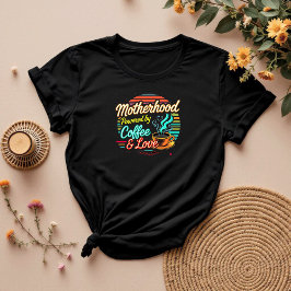 Camiseta Alimentado por café e amor | Mãe Hustle