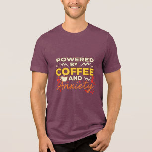 Camiseta Alimentado por Café e Ansiedade Tipografia Retrô