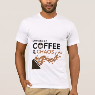 Camiseta Alimentado por Café e Mamadeiras do Bebê Caos Piad