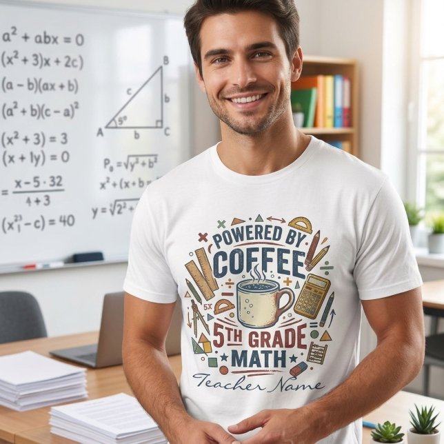Camiseta Alimentado por Café e Professor de Matemática da 5 (Criador carregado)
