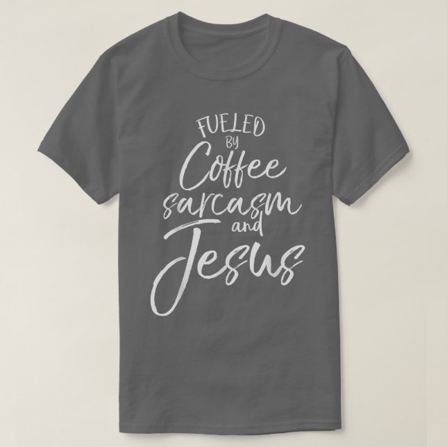 Camiseta Alimentado por Café Sarcasm e Jesus cristão negrei (Frente do Design)