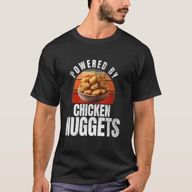Camiseta Alimentado por Nuggets de Frango  Frango Engraçado (Frente)