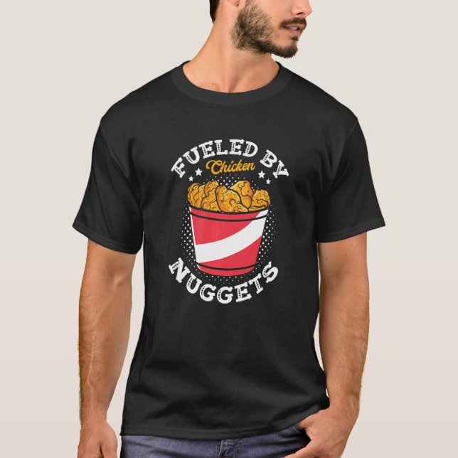 Camiseta Alimentado Por Nuggets De Frango Fritados Nuggets (Frente)