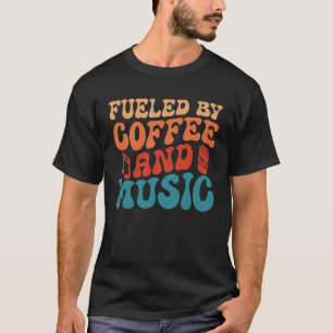 Camiseta Alimentado por Typografia Vintage com Café e Músic