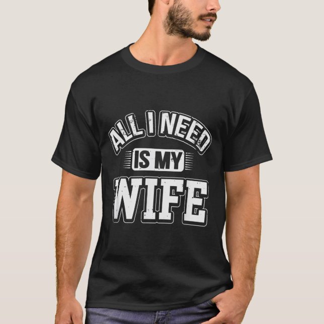 Camiseta All I Need Is My Wife Sarcastic Husband To Be Chri (Frente)