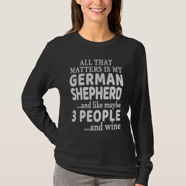 Camiseta All That Matters Is My German Shepherd And Wine (Frente)