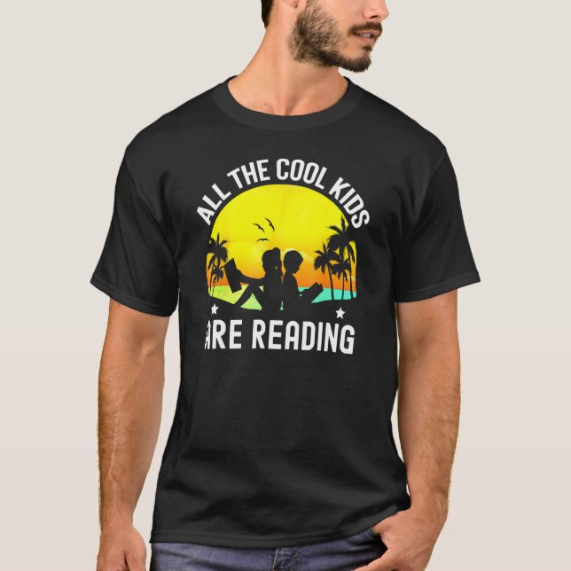 Camiseta All The Cool Kids Are Reading Book  Back To School (Frente)