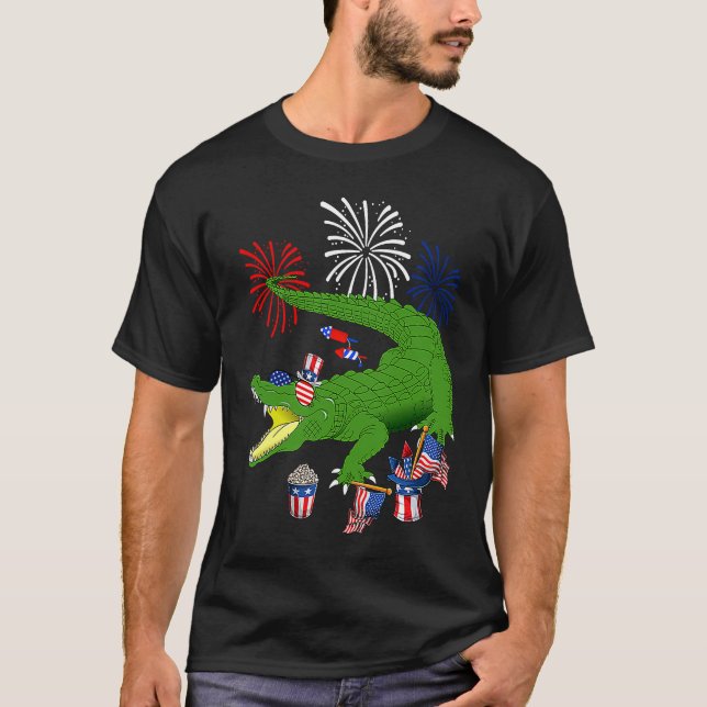 Camiseta Alligator Holding American Flag Sunglasses Happy 4 (Frente)