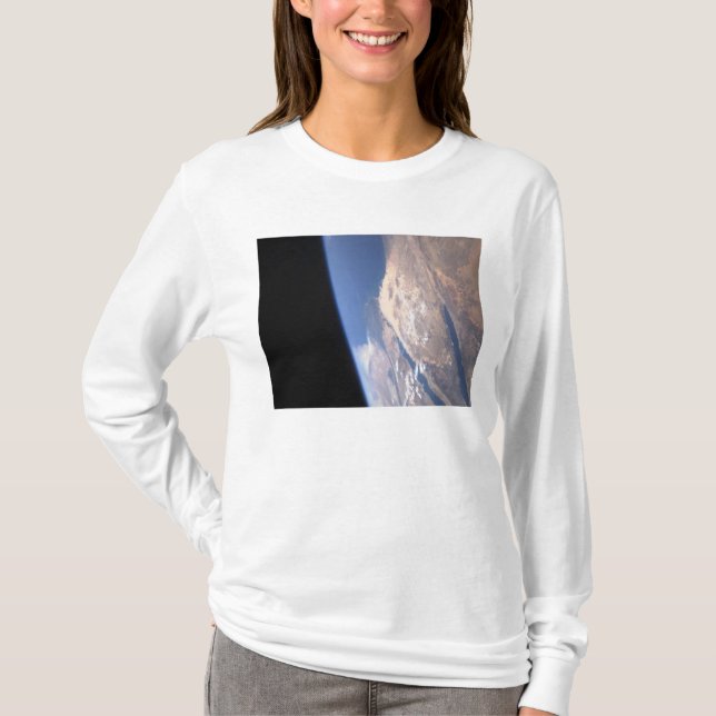 Camiseta Alta cena oblíqua (Frente)